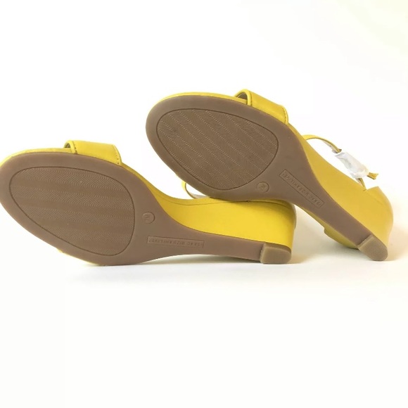 NEW ISAAC MIZRAHI 7 Katie Low Wedge Sandal Yellow - Picture 6 of 6